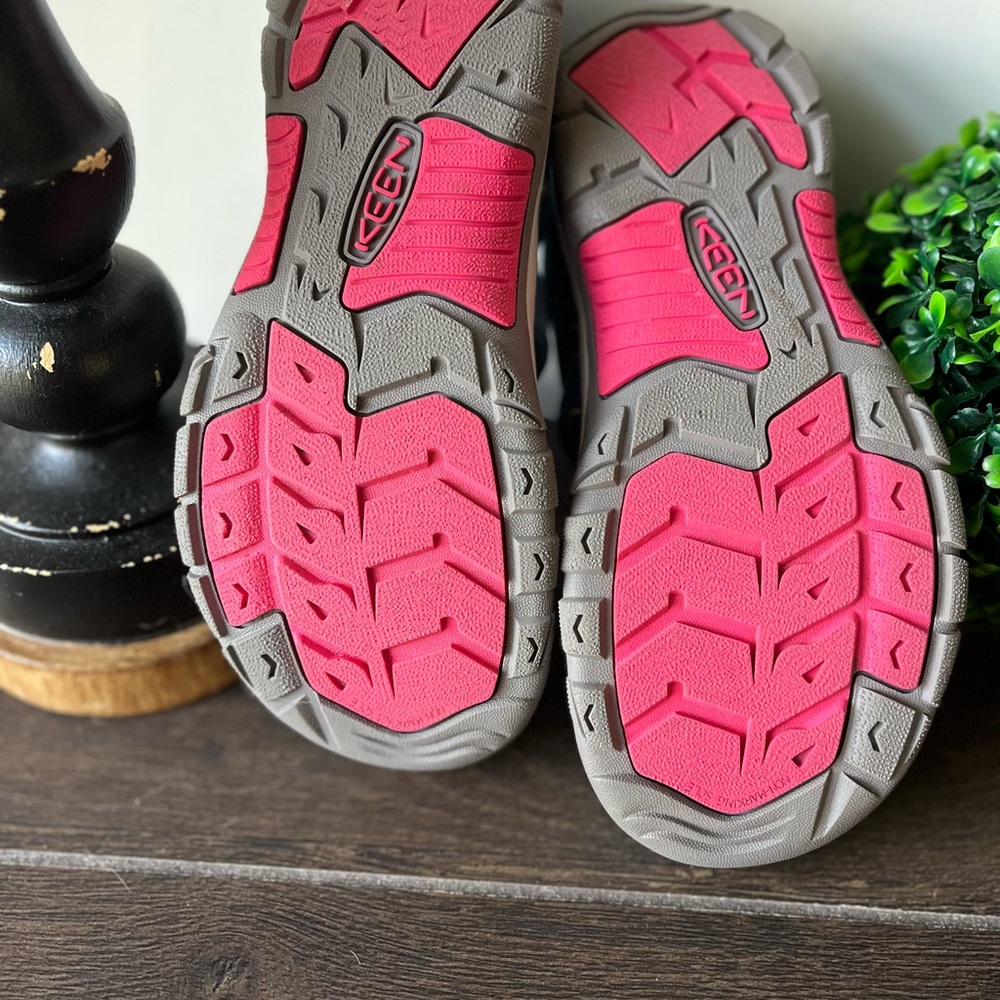 KEEN Newport H2 Closed Toe Water Shoe Size 5 Pink Dark Teal - Picture 7 of 13